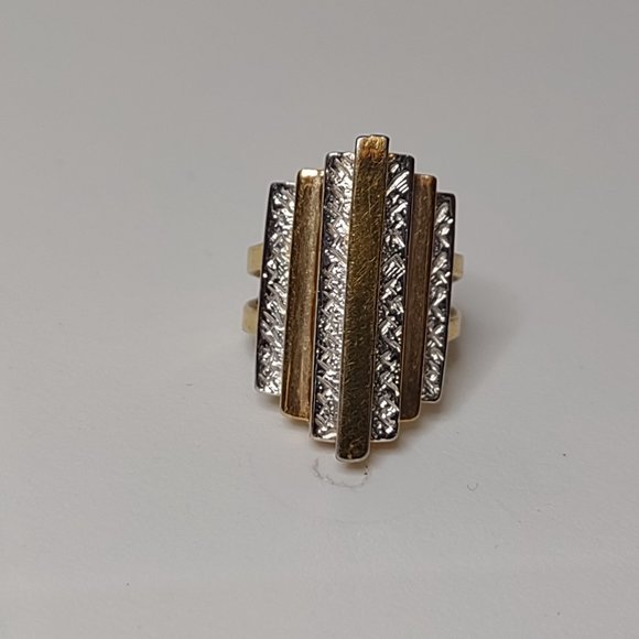 Very Pretty Size 4.75 Two Tone Gold Electroplated Ring - Picture 2 of 13